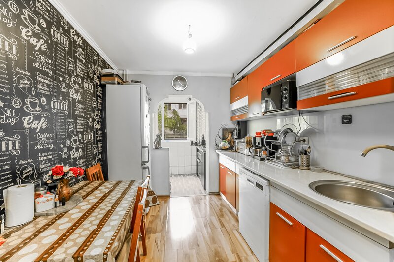 Fizicienilor 4 camere parter, Bloc 1986