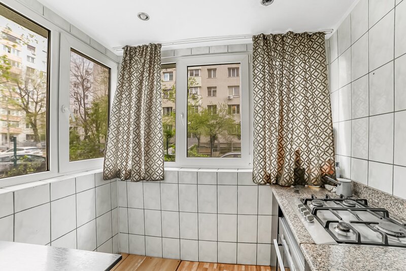 Fizicienilor 4 camere parter, Bloc 1986