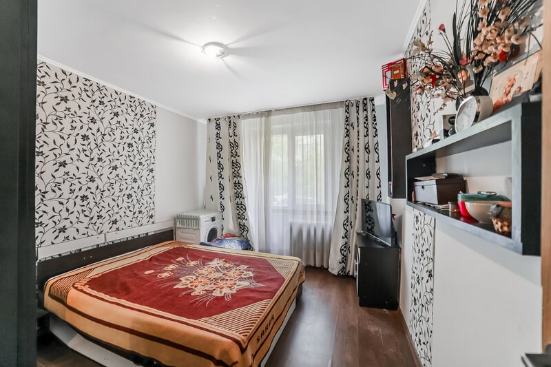 Fizicienilor 4 camere parter, Bloc 1986